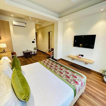 Crown Hotel Agra Near Taj Mahal Екстер'єр фото