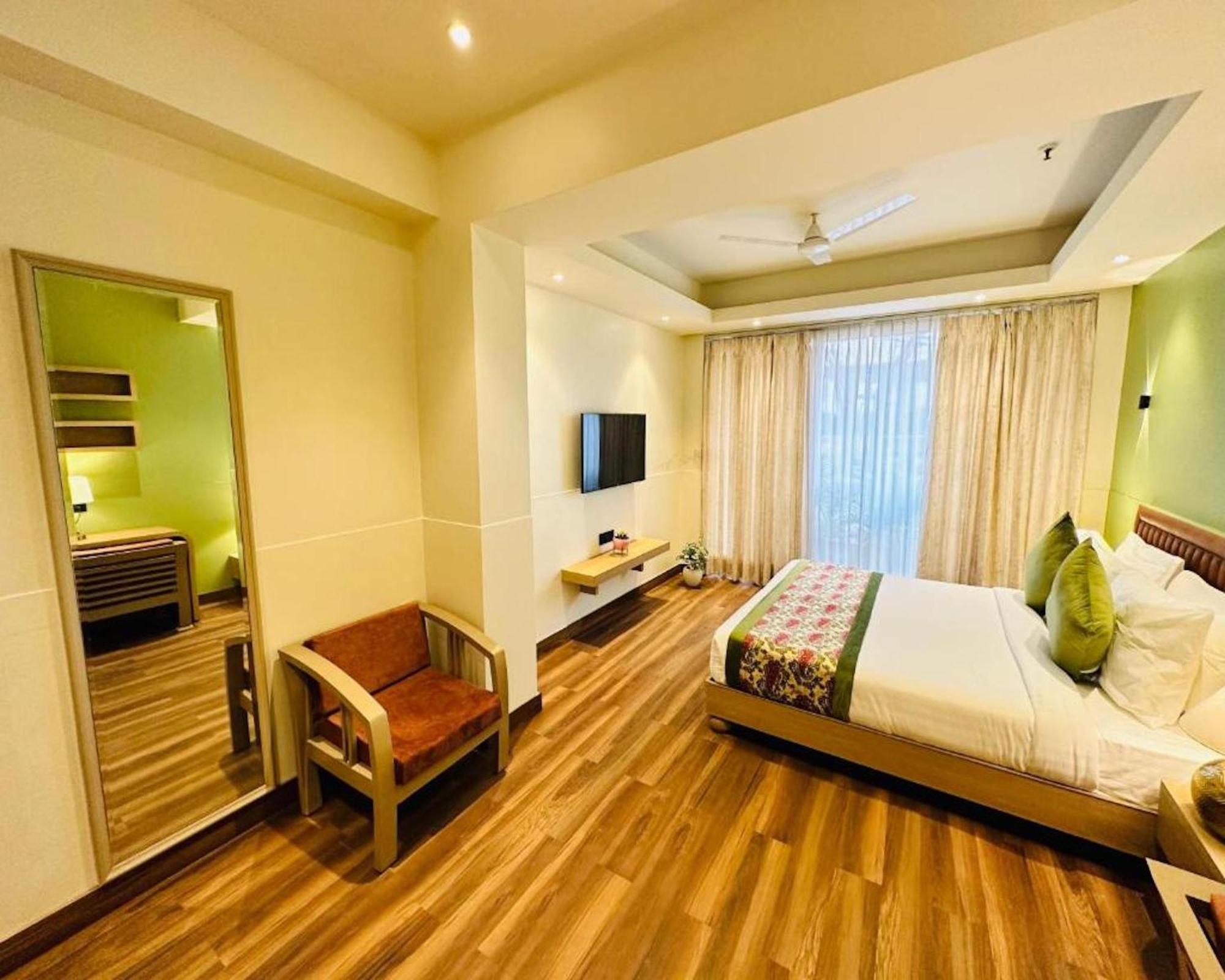Crown Hotel Agra Near Taj Mahal Екстер'єр фото
