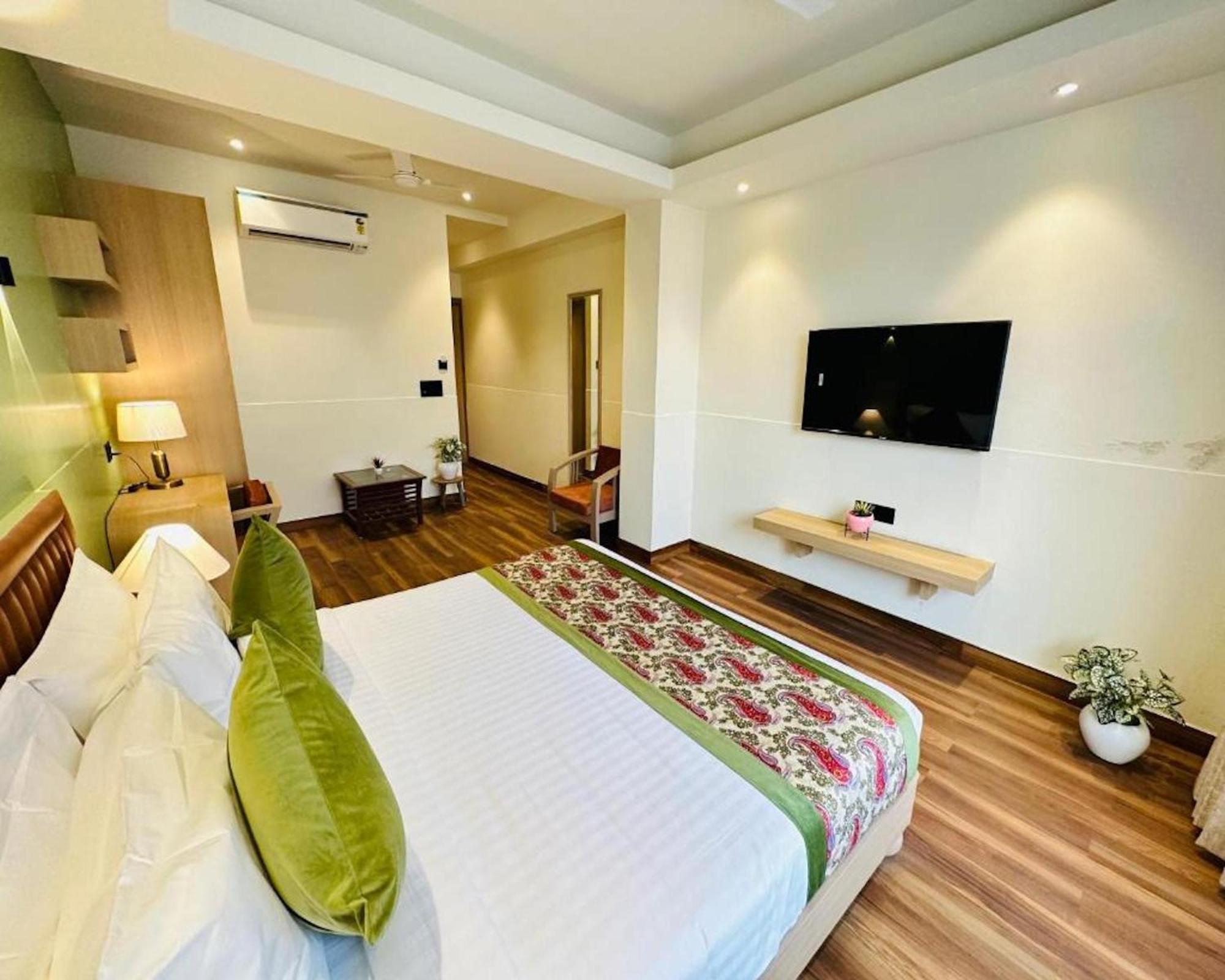 Crown Hotel Agra Near Taj Mahal Екстер'єр фото