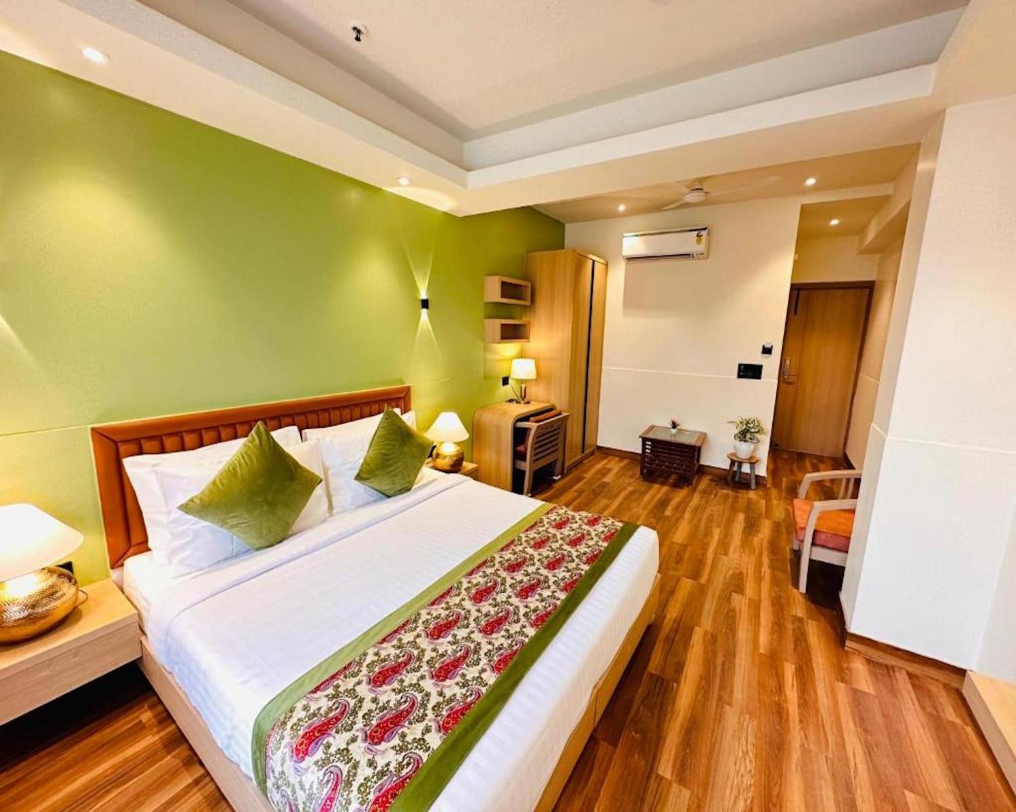 Crown Hotel Agra Near Taj Mahal Екстер'єр фото