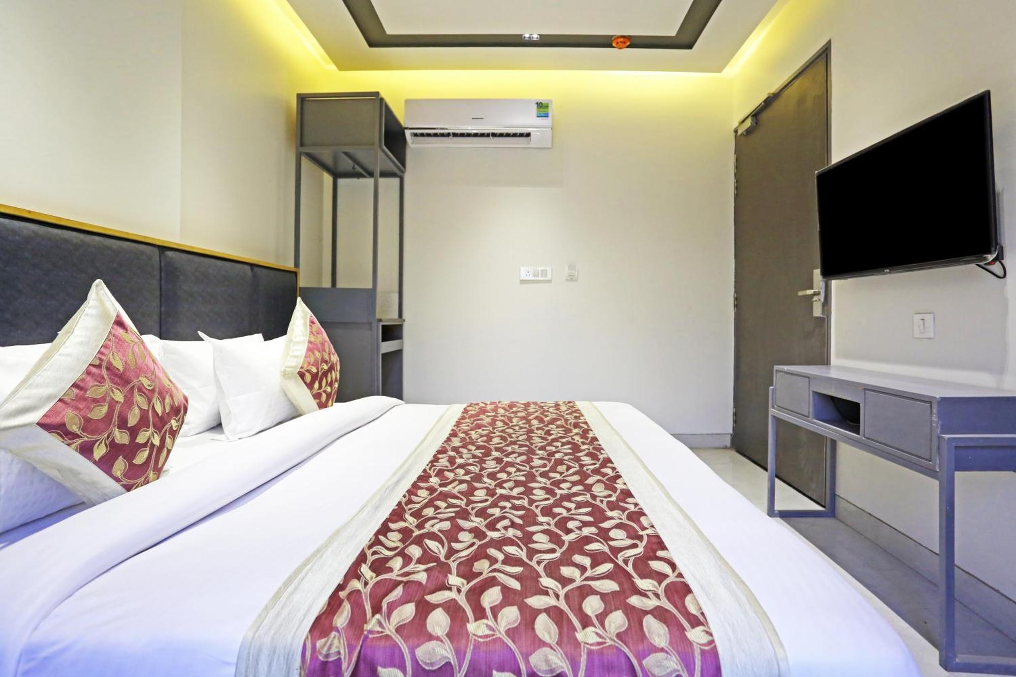 Crown Hotel Agra Near Taj Mahal Екстер'єр фото