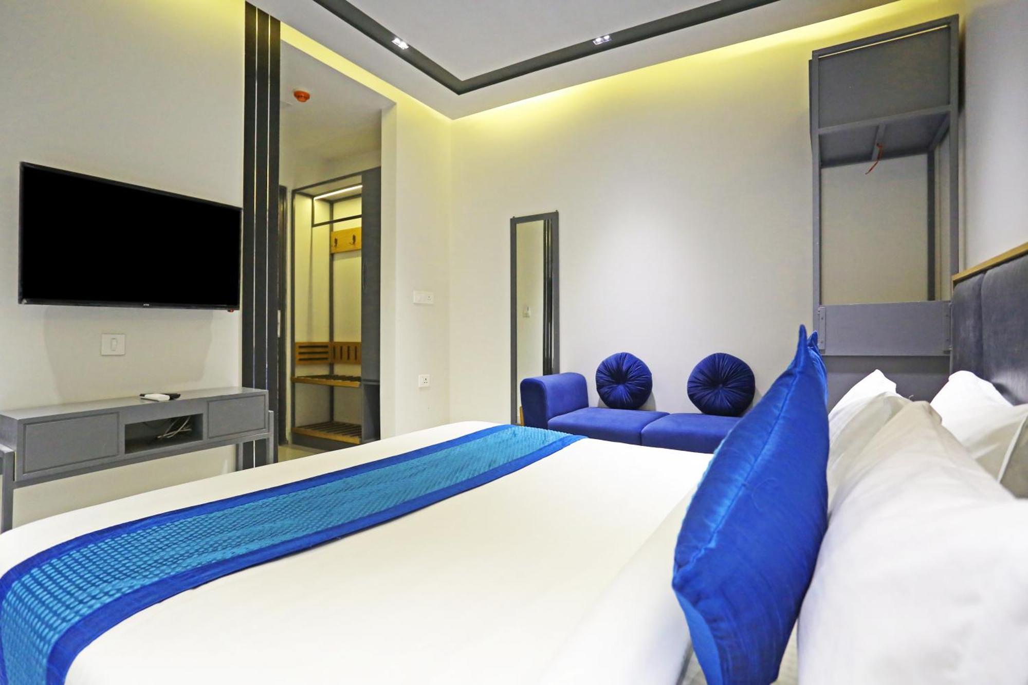 Crown Hotel Agra Near Taj Mahal Екстер'єр фото
