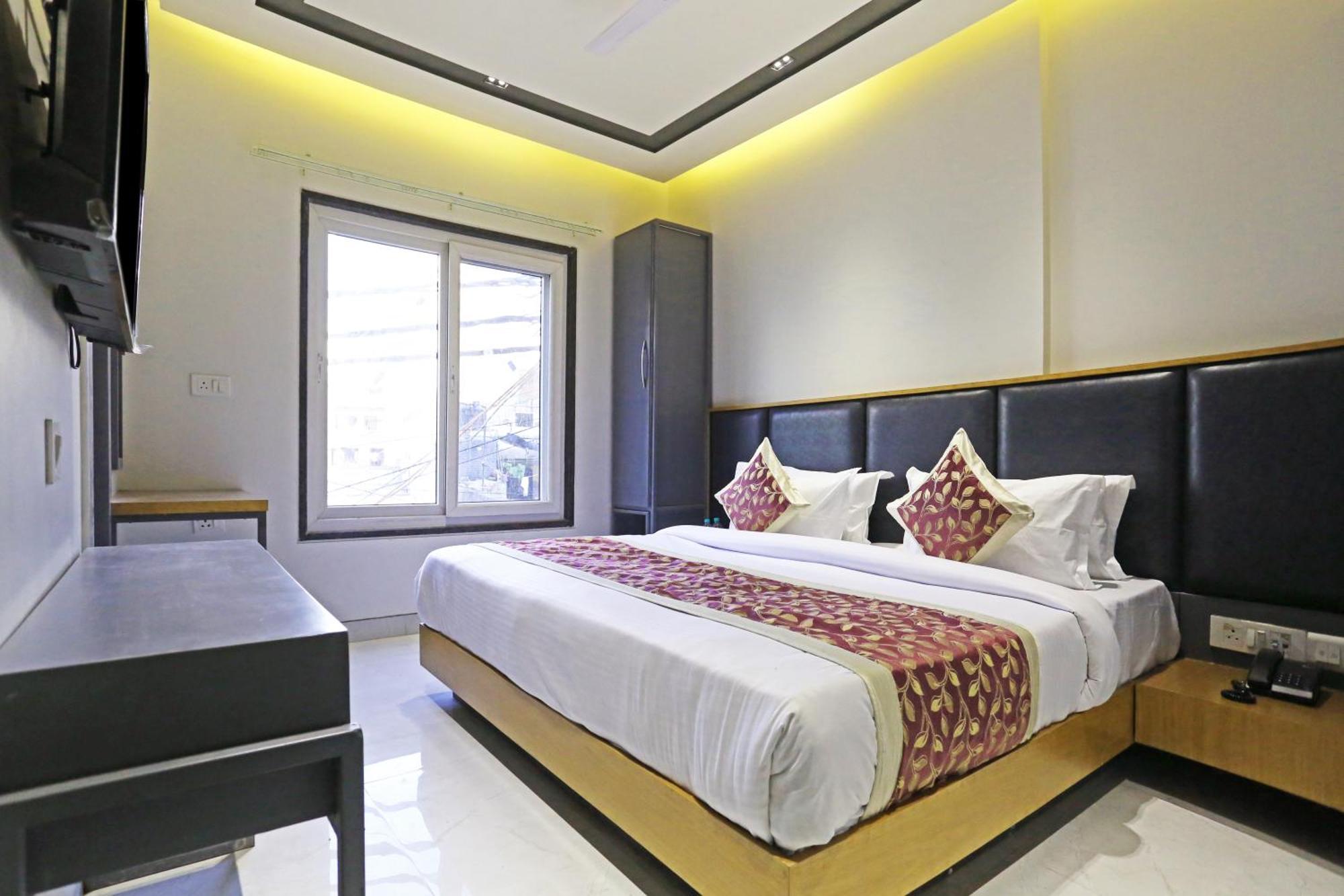 Crown Hotel Agra Near Taj Mahal Екстер'єр фото