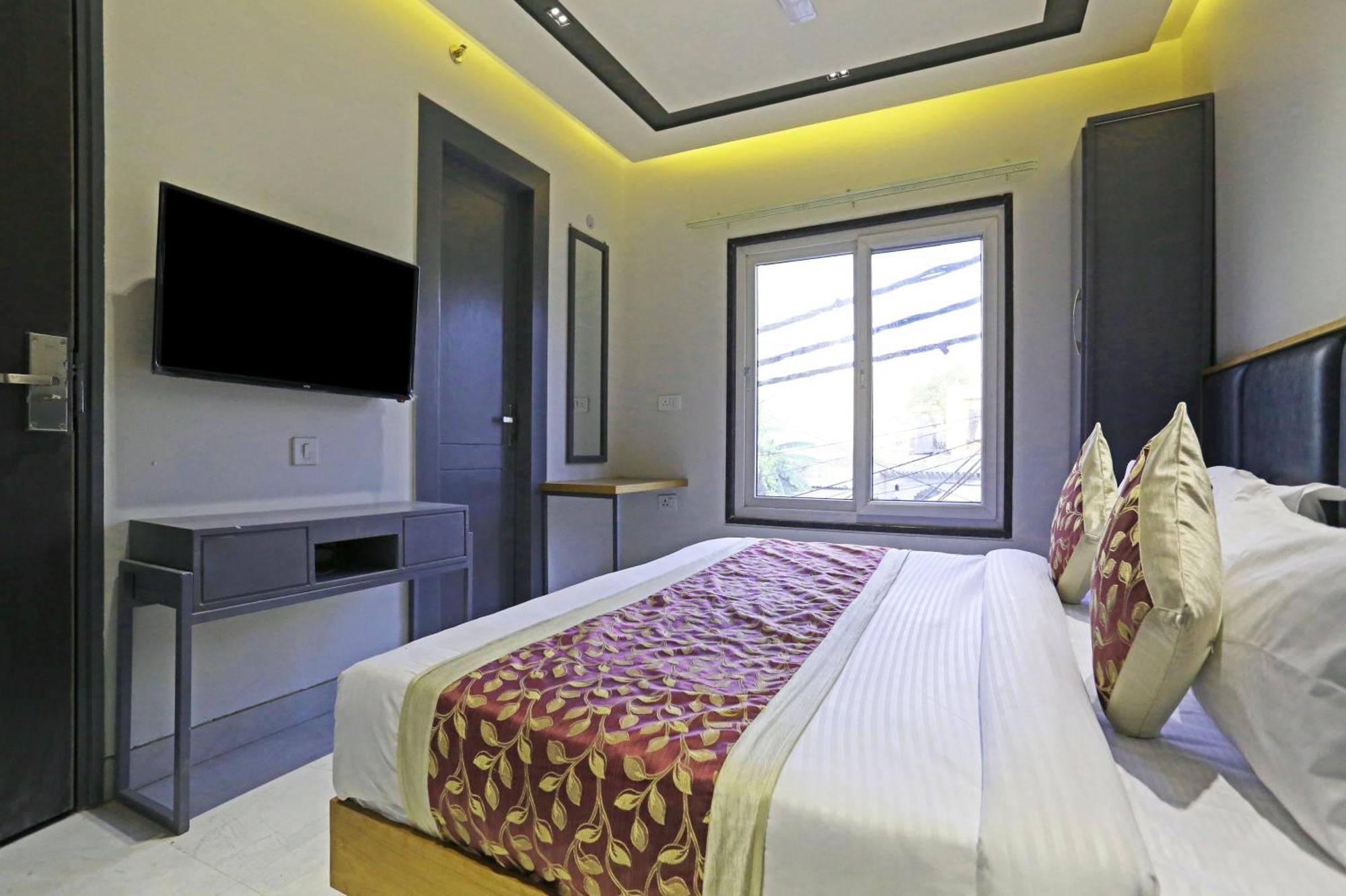Crown Hotel Agra Near Taj Mahal Екстер'єр фото