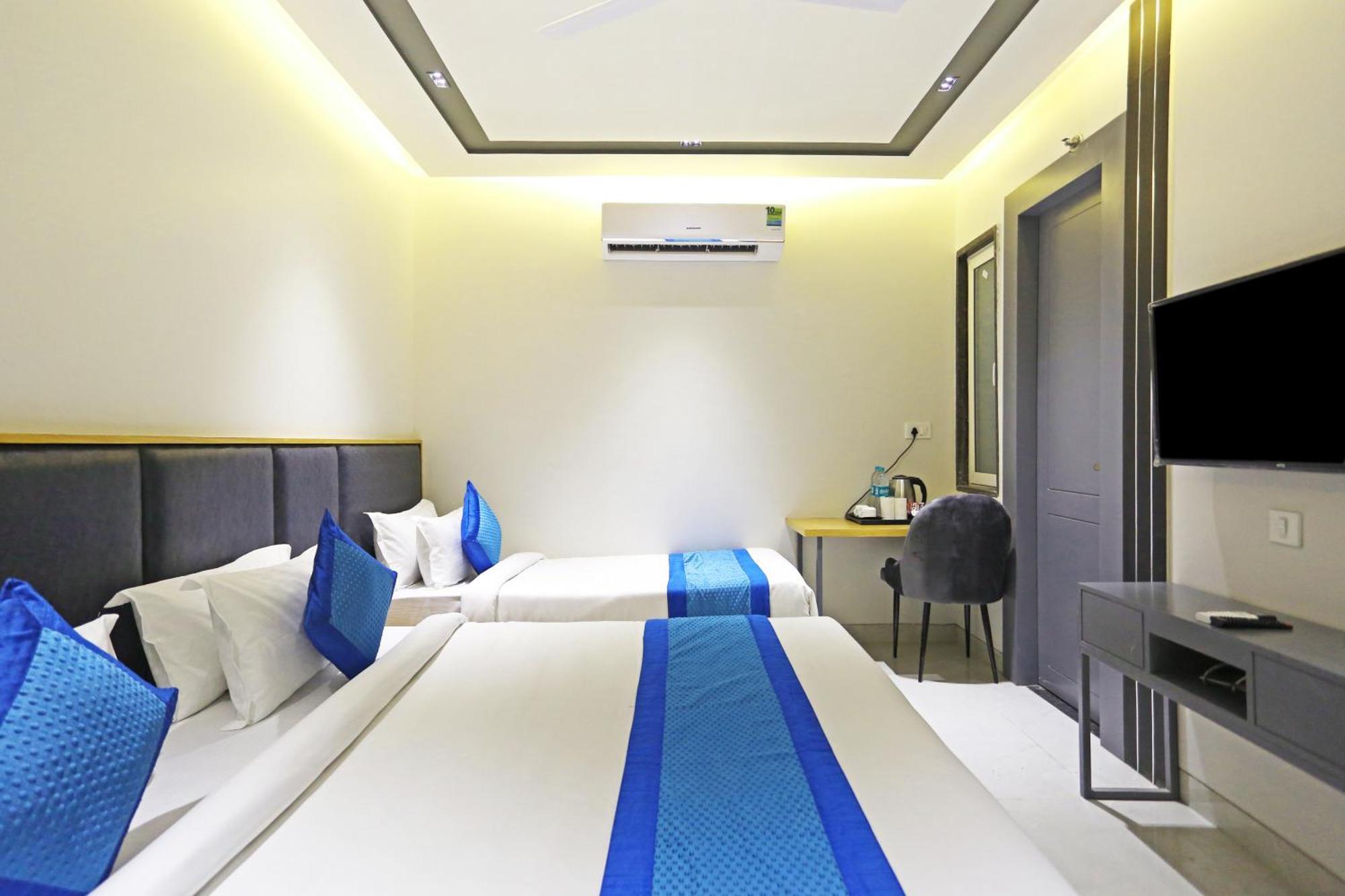 Crown Hotel Agra Near Taj Mahal Екстер'єр фото