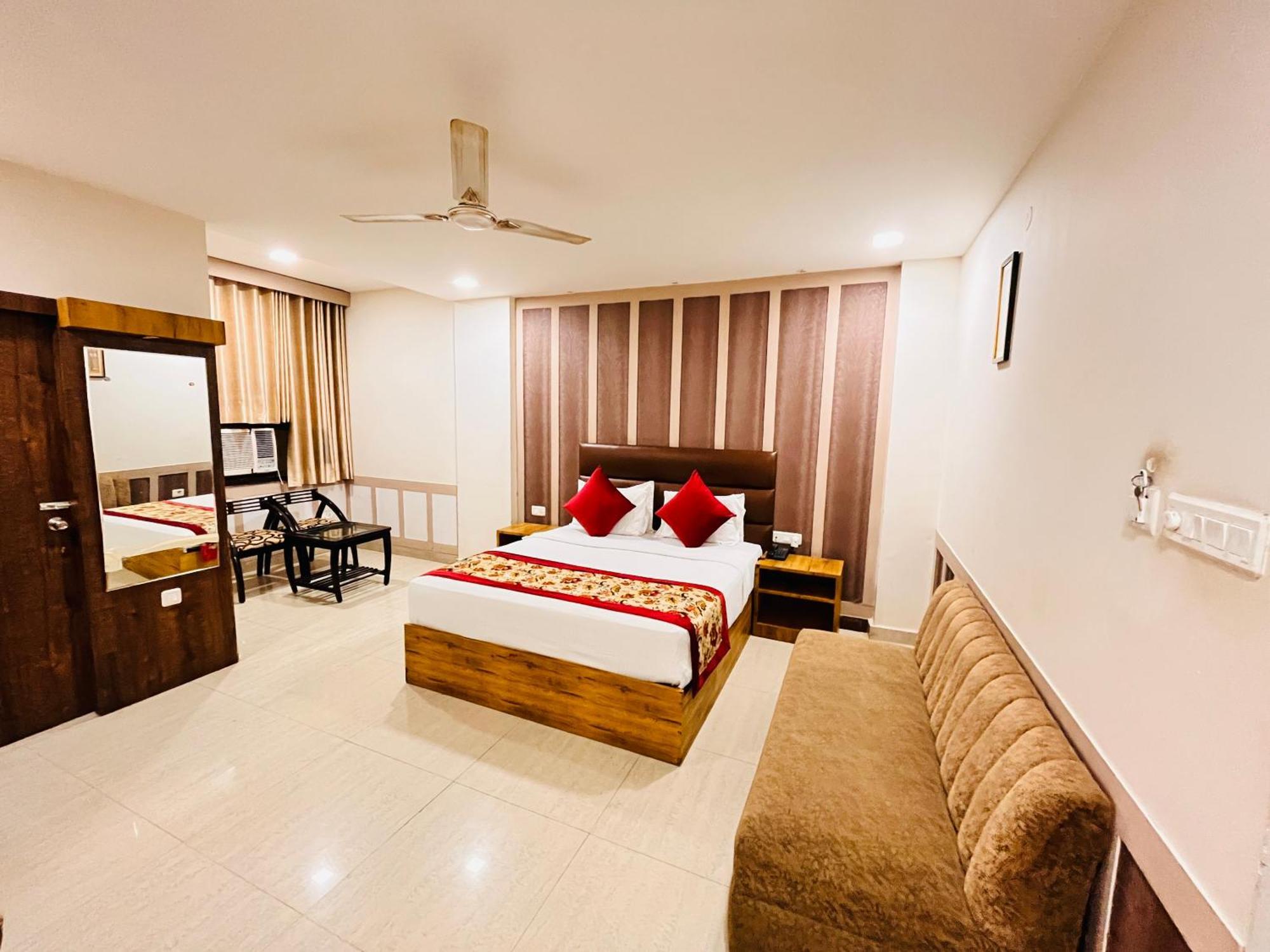 Crown Hotel Agra Near Taj Mahal Екстер'єр фото