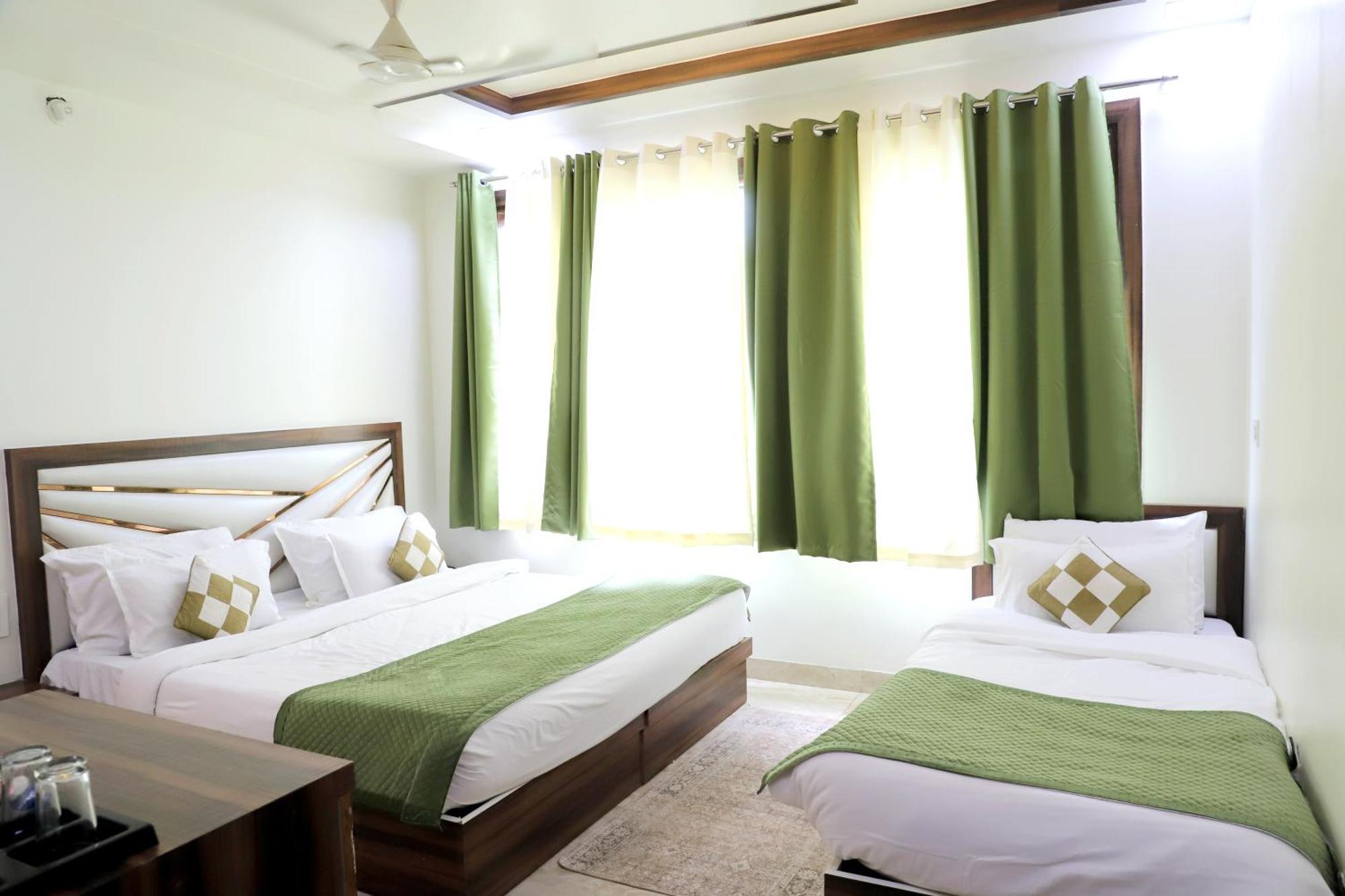 Crown Hotel Agra Near Taj Mahal Екстер'єр фото