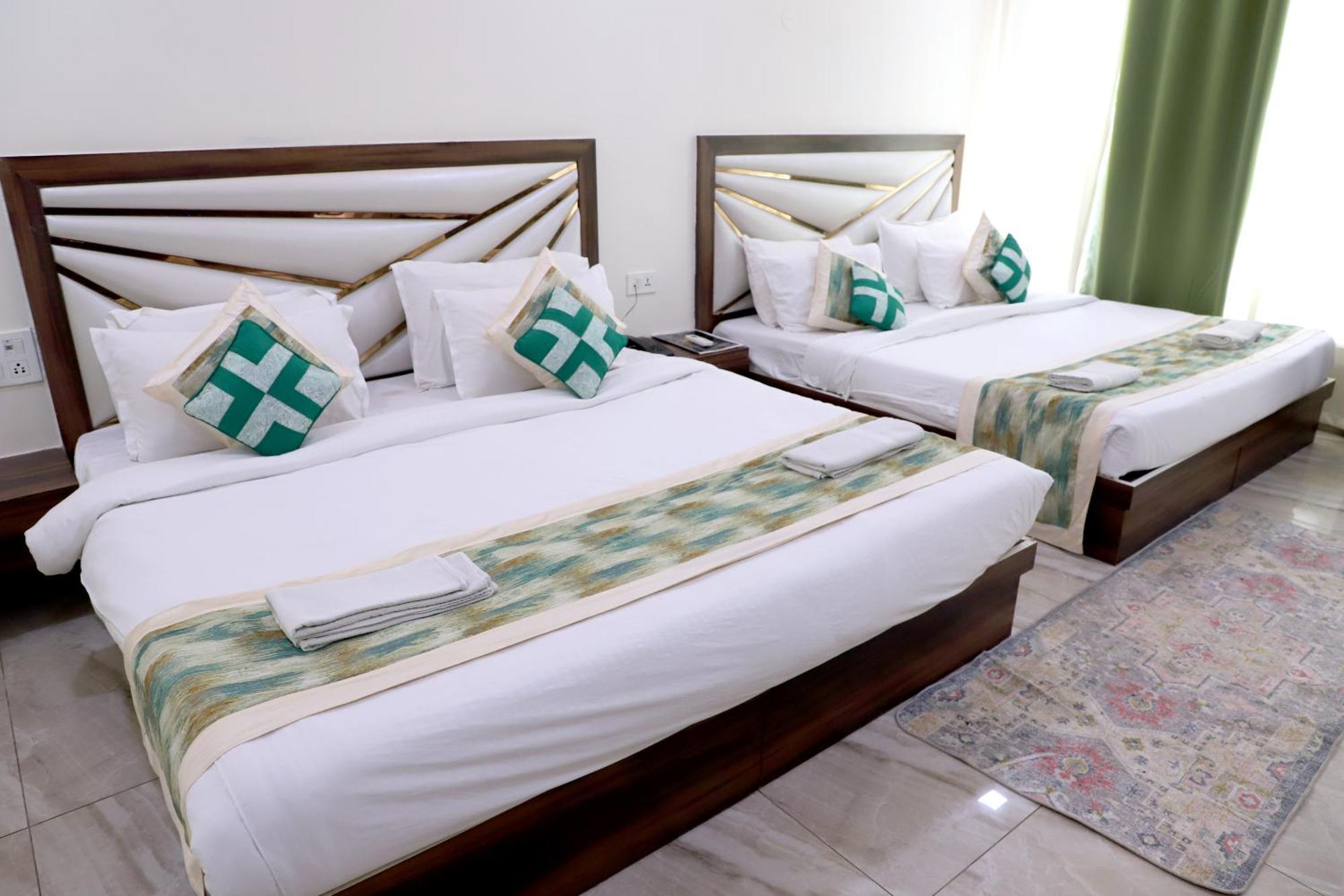 Crown Hotel Agra Near Taj Mahal Екстер'єр фото