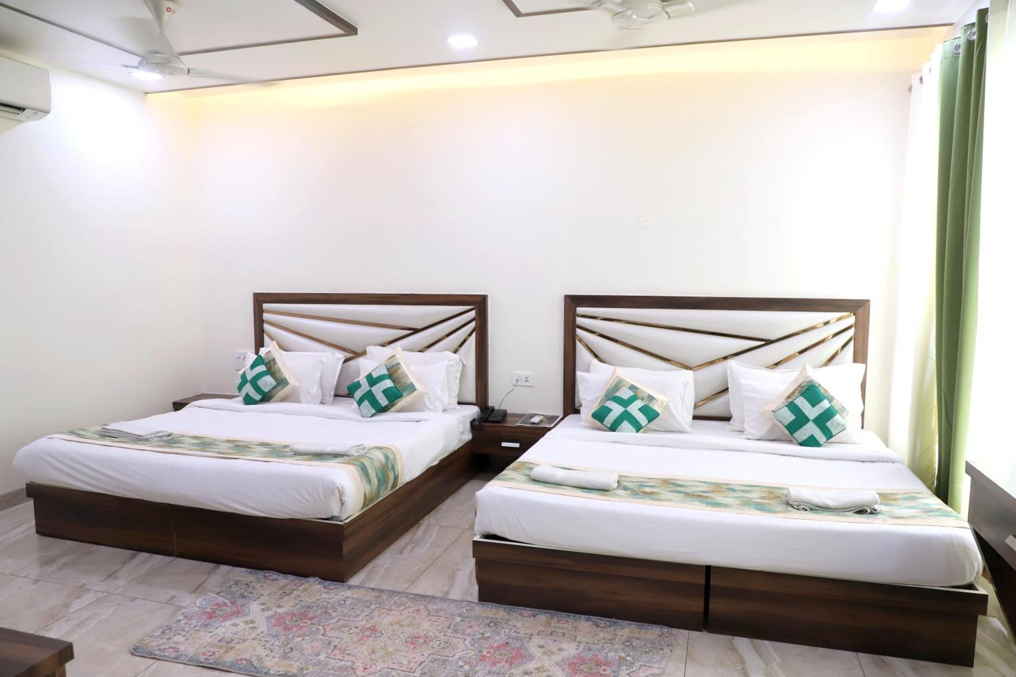 Crown Hotel Agra Near Taj Mahal Екстер'єр фото