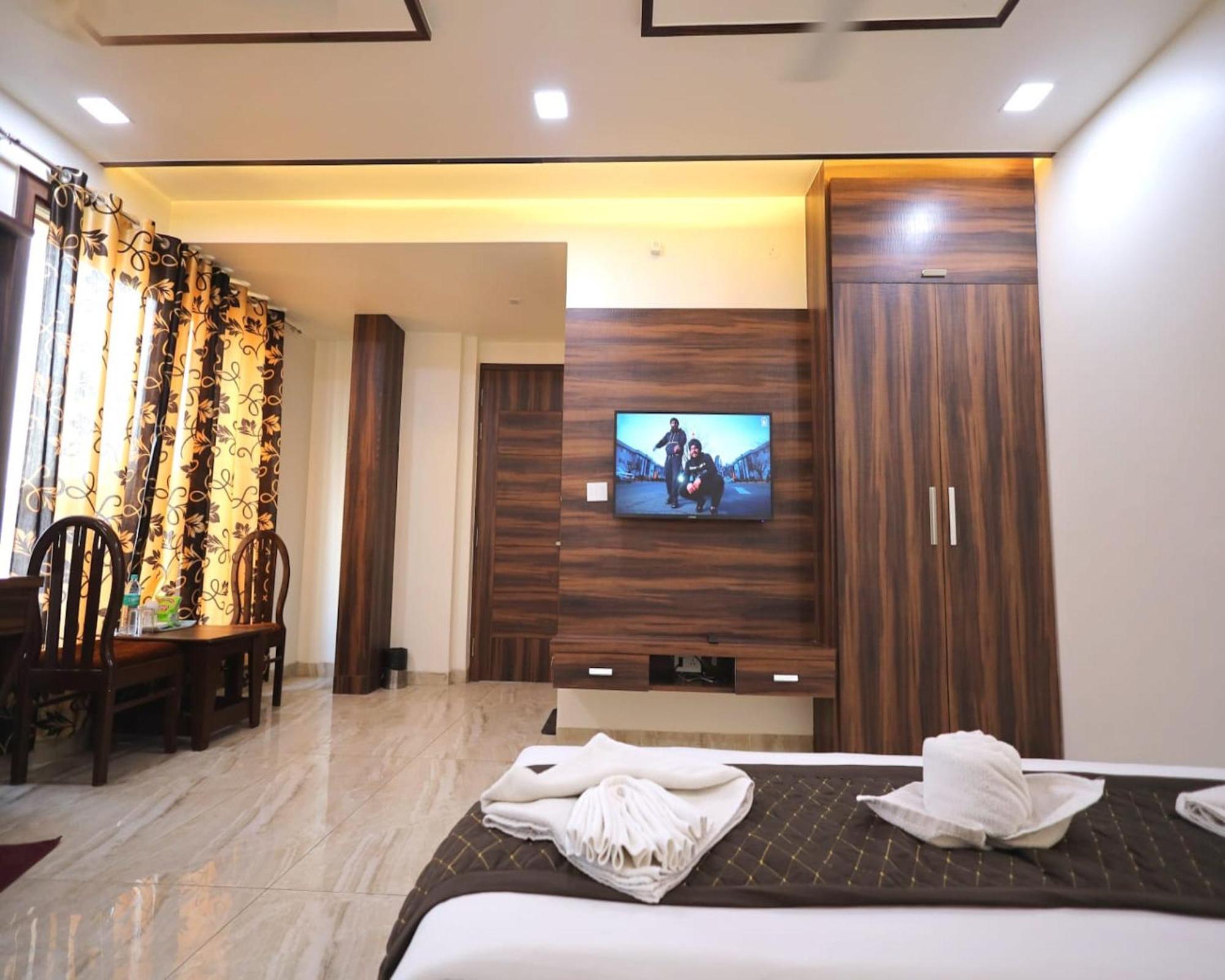 Crown Hotel Agra Near Taj Mahal Екстер'єр фото