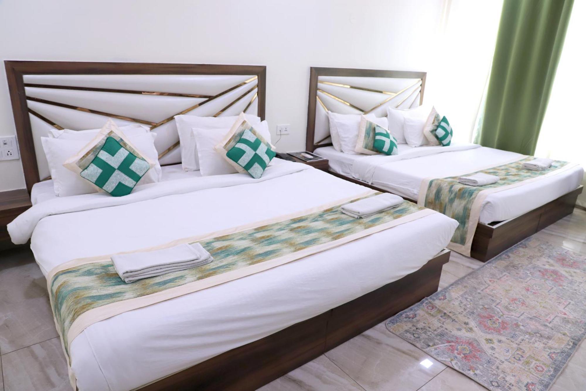 Crown Hotel Agra Near Taj Mahal Екстер'єр фото