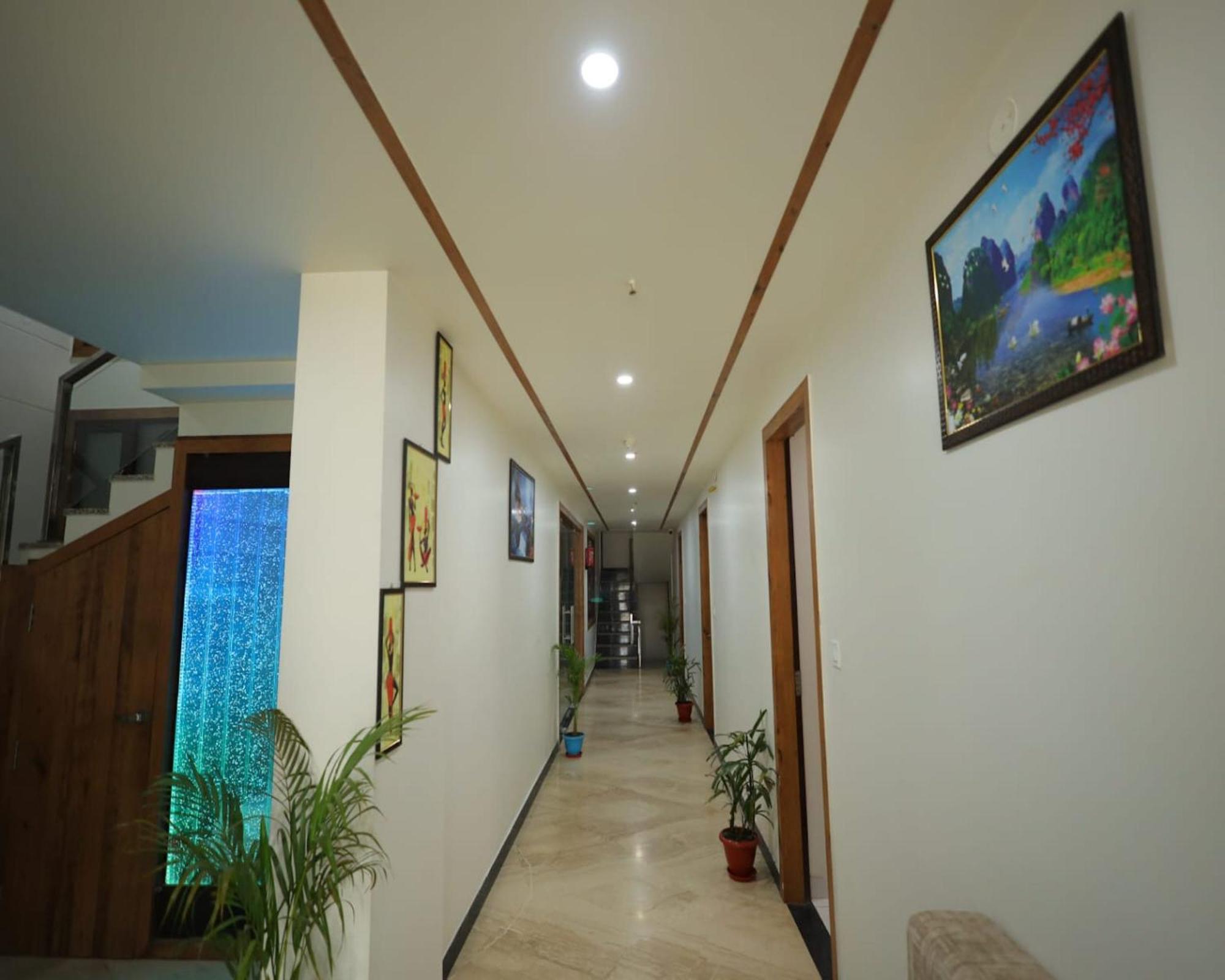Crown Hotel Agra Near Taj Mahal Екстер'єр фото
