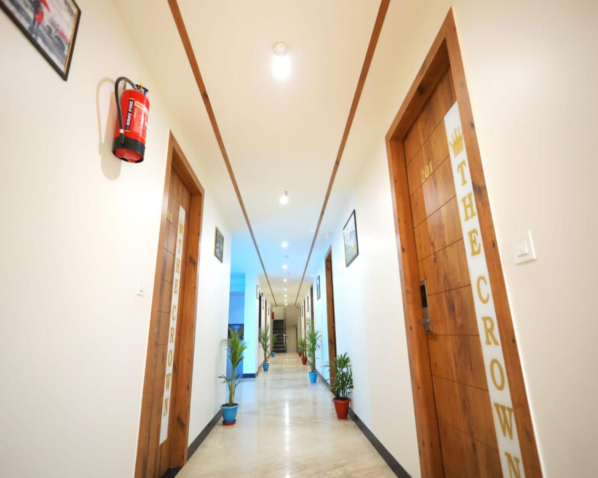 Crown Hotel Agra Near Taj Mahal Екстер'єр фото