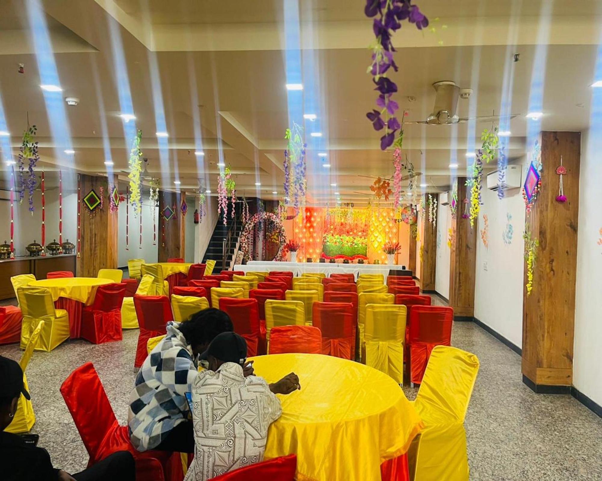 Crown Hotel Agra Near Taj Mahal Екстер'єр фото