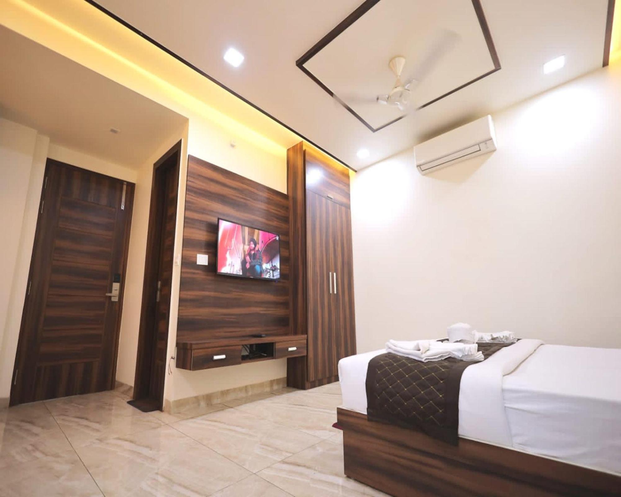 Crown Hotel Agra Near Taj Mahal Екстер'єр фото