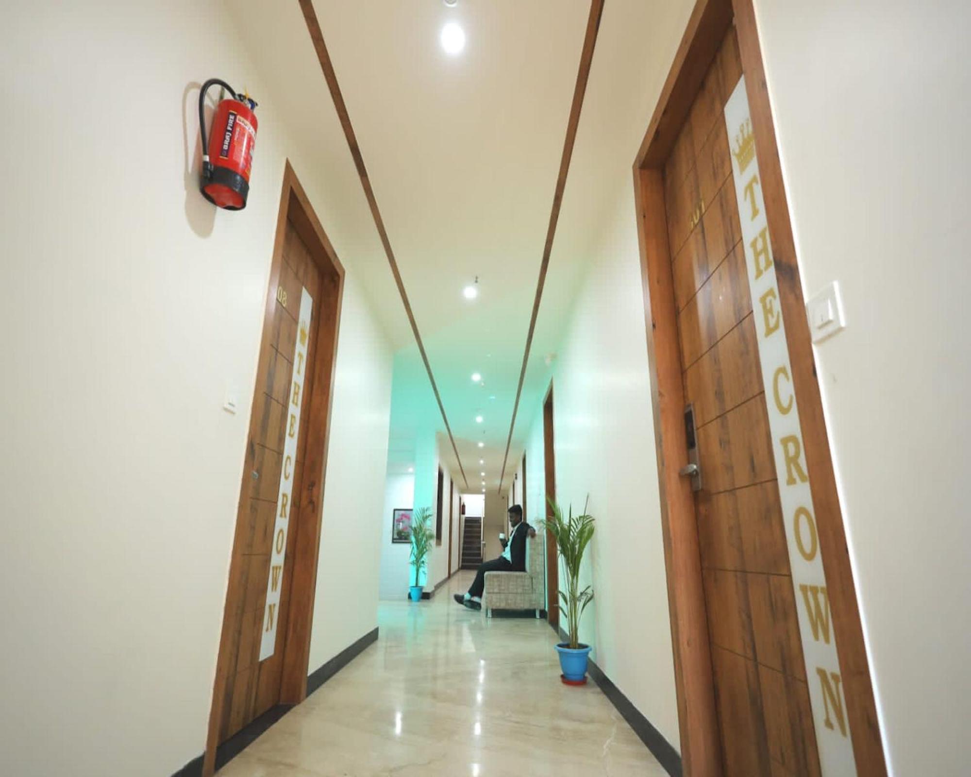 Crown Hotel Agra Near Taj Mahal Екстер'єр фото