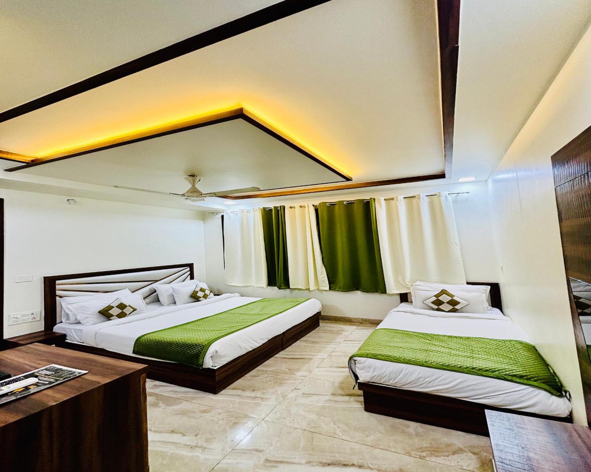 Crown Hotel Agra Near Taj Mahal Екстер'єр фото